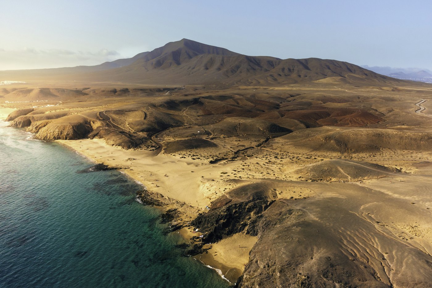 Vista aérea de las playas y calas de Papagayo en el sur de Lanzarote